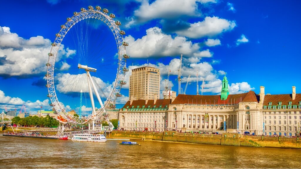 ĐI tour Anh ngắm nhìn khung cảnh dòng sông Thames êm đềm