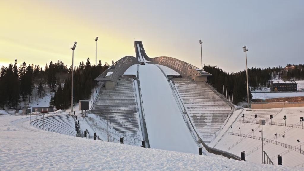 Khu trượt tuyết mùa đông Holmenkollbakken rộng lớn