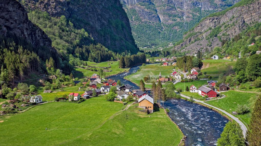 Ngắm nhìn làng Flam Village khung cảnh yên bình giữa núi rừng