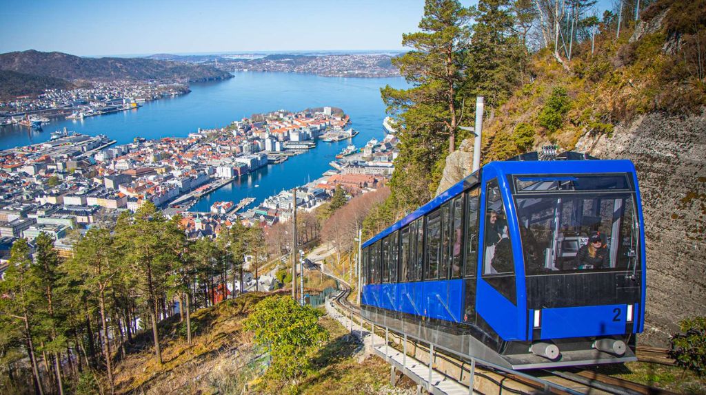 Trải nghiệm xe cáp kéo Floibanen Funicular lên núi Floyen mountain