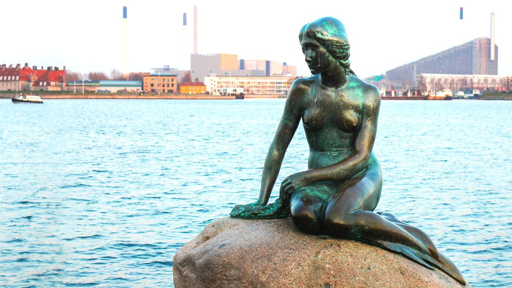 Bức tượng nàng tiên cá nổi tiếng