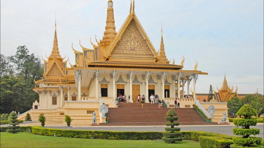 Tham quan hoàng cung Campuchia uy nghi