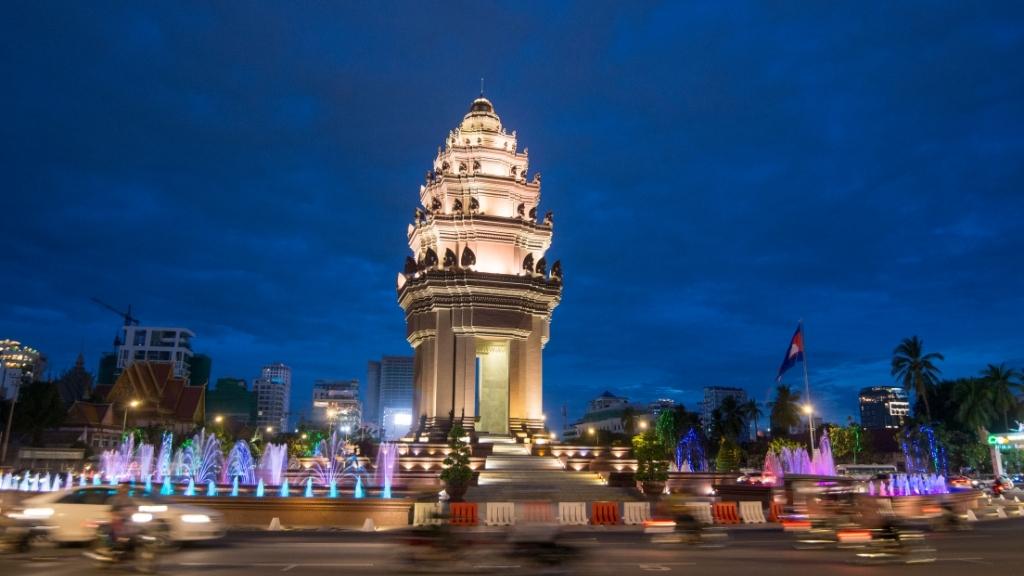 Thành phố Phnom Penh về đêm