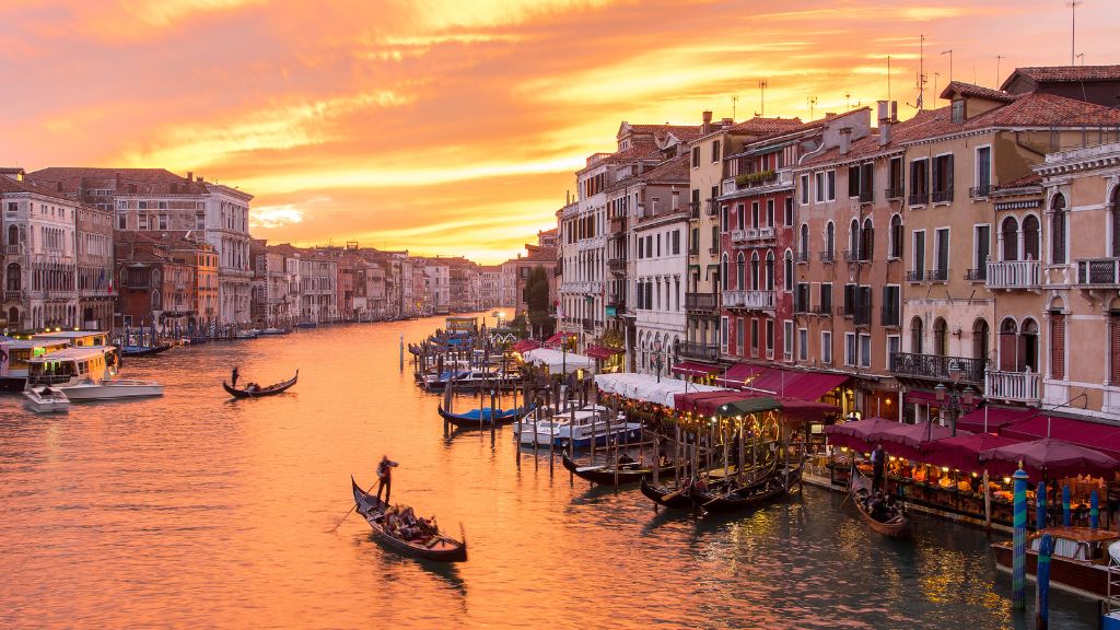 Venice thơ mộng trong khung cảnh hoàng hôn
