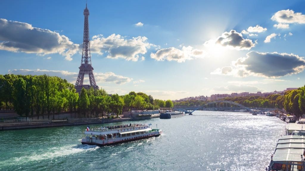 Du thuyền sông Seine ngắm toàn cảnh Paris