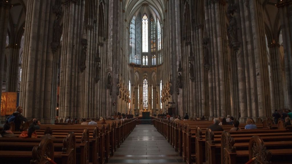 Bên trong Nhà thờ Cologne đồ sộ