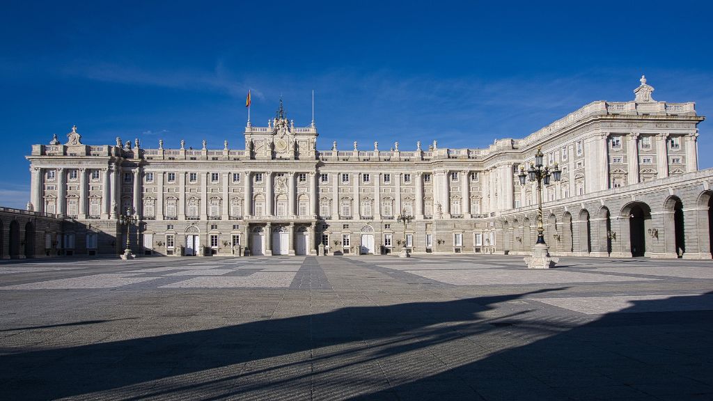 Cung điện hoàng gia Madrid nguy nga