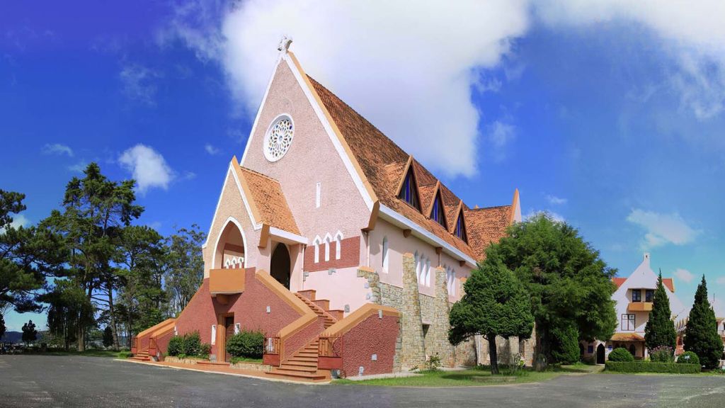 Tham quan  Nhà thờ Domain với tông hồng cùng kiến trúc độc đáo