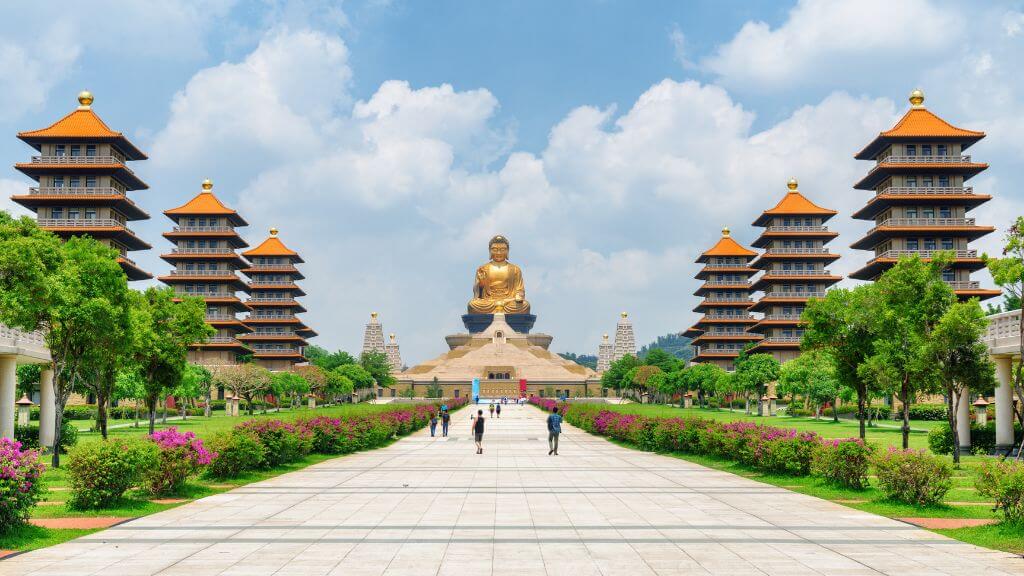 Đoàn chiêm bái tại Phật Quang Sơn Tự