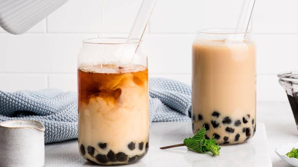 Đoàn thưởng thức trà sữa Đài Loan truyền thống