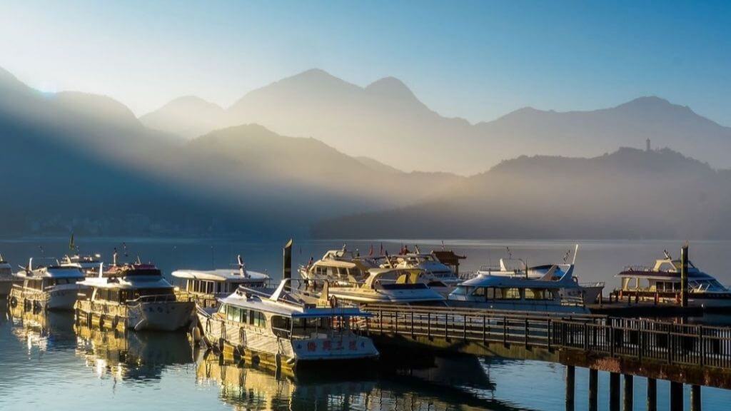 Vẻ đẹp của hồ Nhật Nguyệt khiến du lịch say đắm