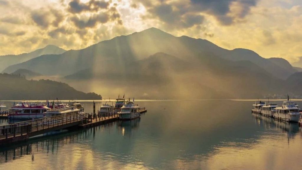 Tour du lịch Đài Loan - Thưởng ngoạn vẻ đẹp thơ mộng của Hồ Nhật Nguyệt dưới ánh mặt trời