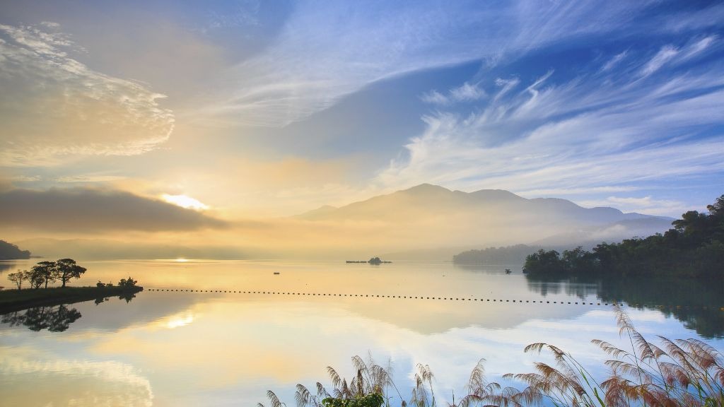 Hồ Nhật Nguyệt với vẻ đẹp thơ mộng