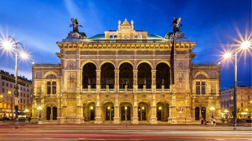 Chiêm ngưỡng vẻ đẹp sang trọng của Nhà hát Opera Vienna