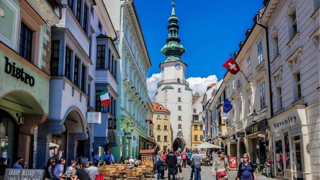 Dạo bước trong phố cổ Bratislava