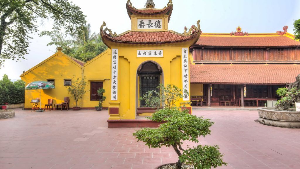 Tham quan Chùa Trấn Quốc trong tour du lịch Hà Nội