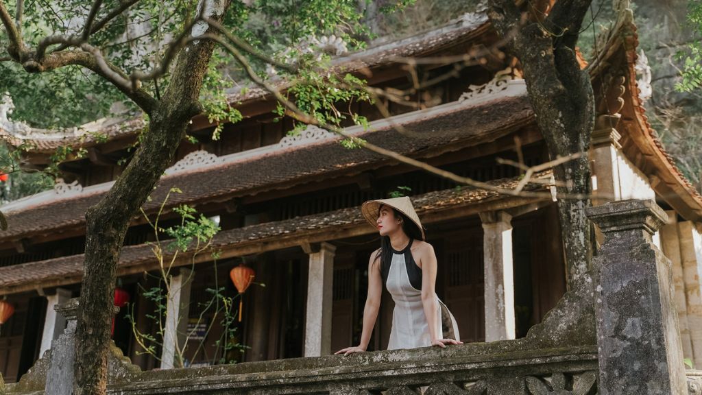 Khách du lịch Ninh Bình check in tại chùa Bái Đính
