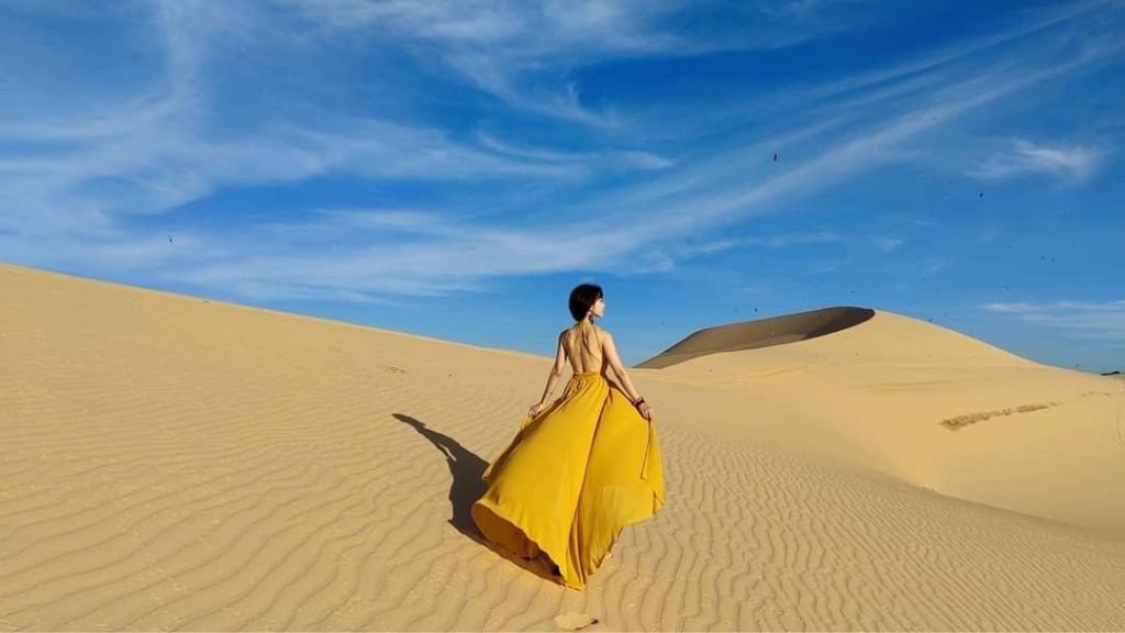 Cồn cát trải dài như sa mạc