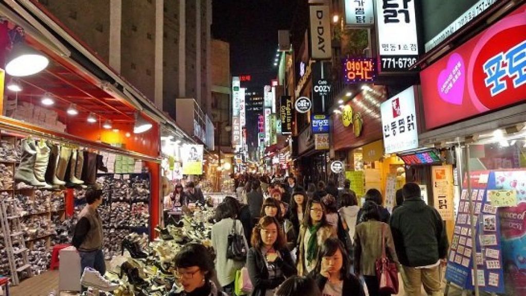 Chợ Myeongdong sầm uất nhất Seoul