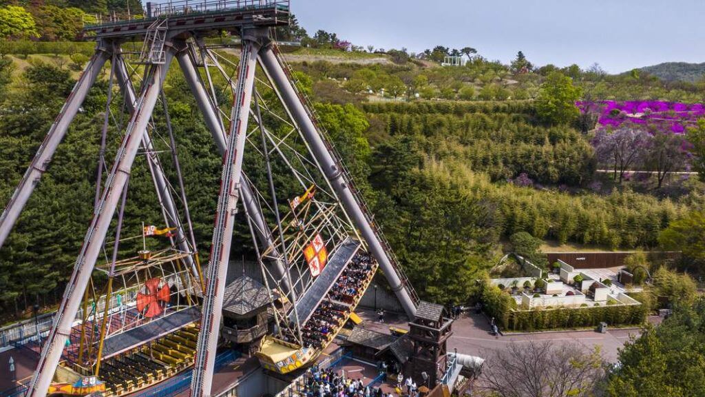 Thử sức với trò chơi cảm giác mạnh tại công viên Everland