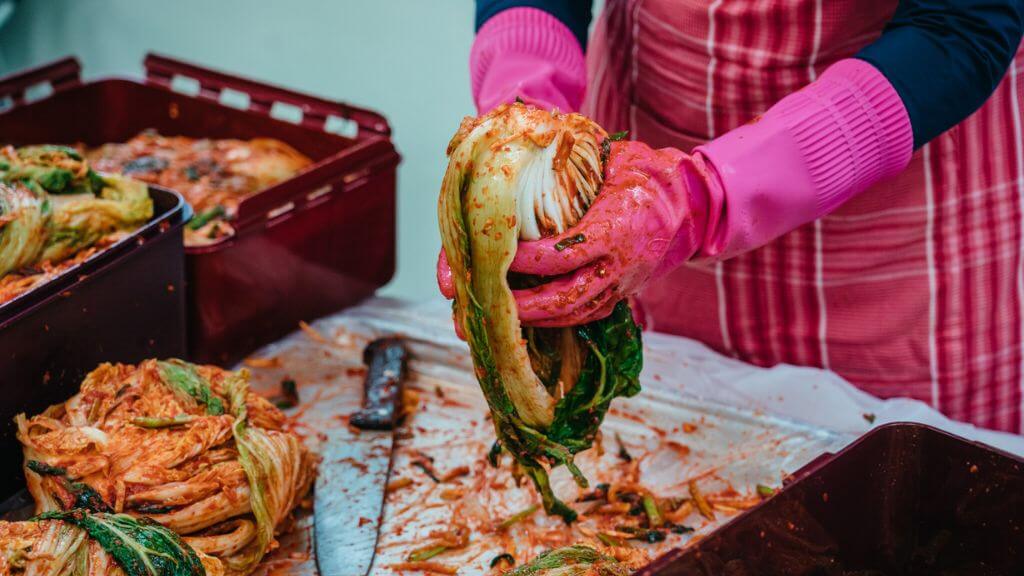 Trải nghiệm làm kim chi cùng người bản xứ