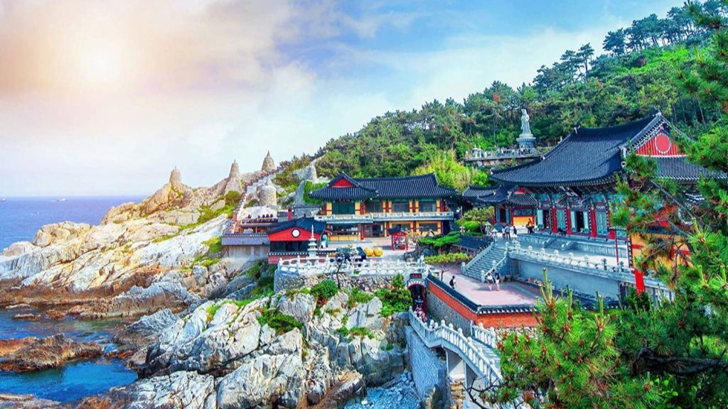 Haedong Yonggungsa - ngôi chùa cổ bên bờ biển Busan trong tour du lịch Hàn Quốc 6N5Đ