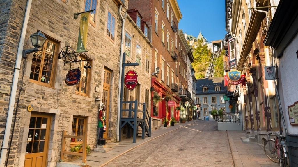 Dạo bước qua những con phố xưa của Phố cổ Quebec