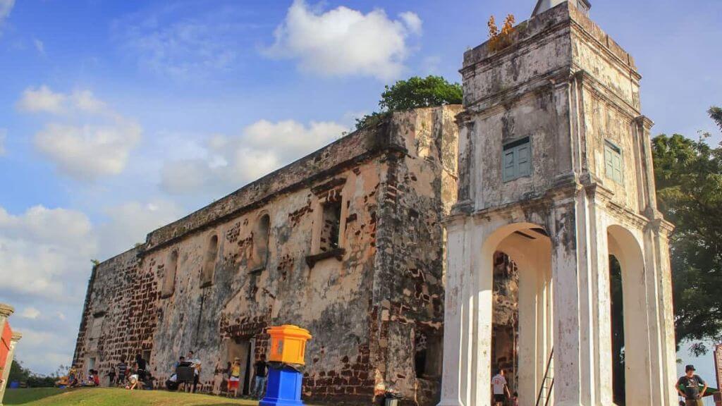 Nhà thờ Saint Paul – công trình cổ kính nằm trên đồi cao, mang dấu ấn lịch sử Bồ Đào Nha