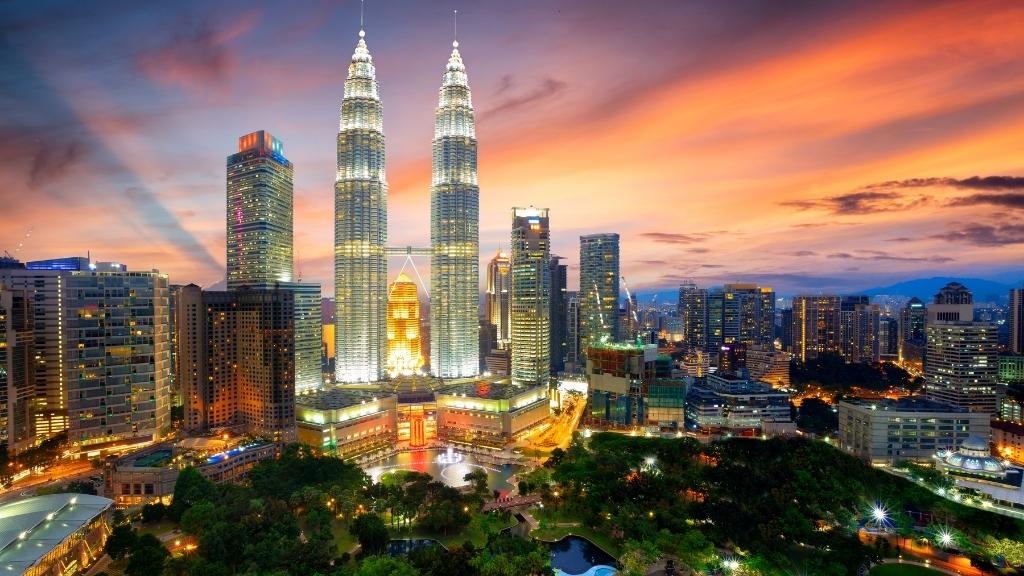 Thủ đô Kuala Lumpur toả sáng về đêm