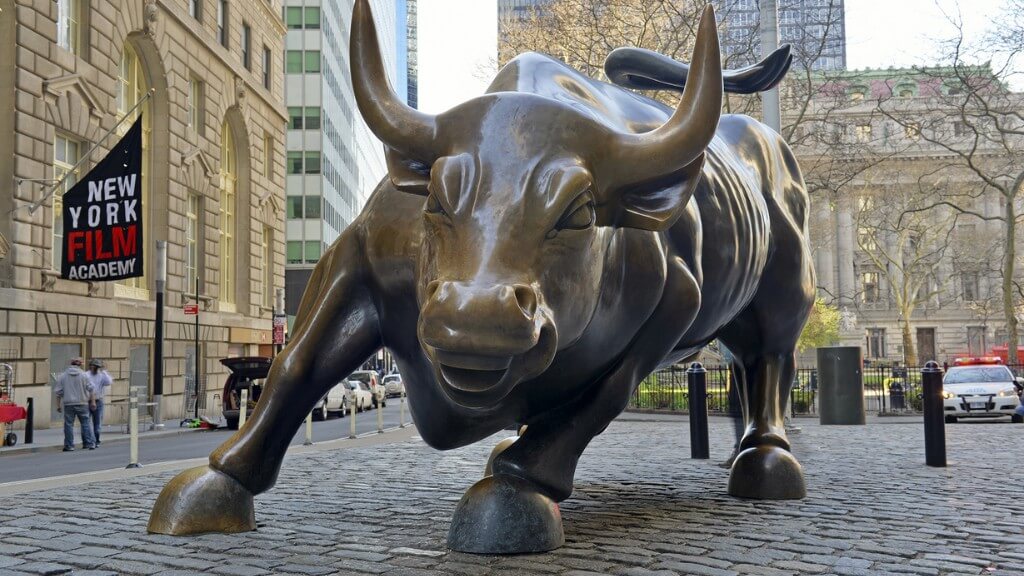Chiêm ngưỡng tượng bò Charging Bull, biểu tượng của sự tăng trưởng tài chính Mỹ