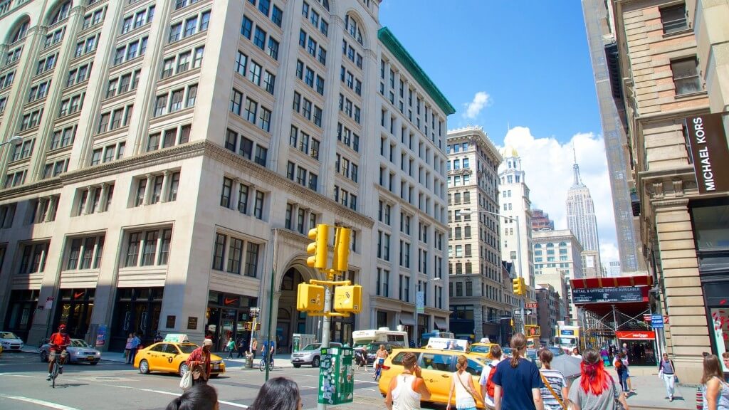 Đại lộ Fifth Avenue sầm uất