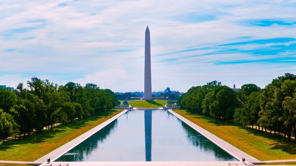 Ghé thăm Đài tưởng niệm Washington trong tour Mỹ từ Hà Nội