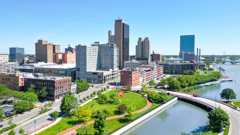 Tận hưởng không gian thoáng đãng tại Toledo Riverwalk ven sông Maumee