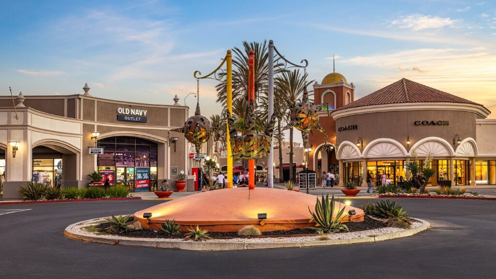 Thả ga mua sắm tại Las Americas Premium Outlets San Diego