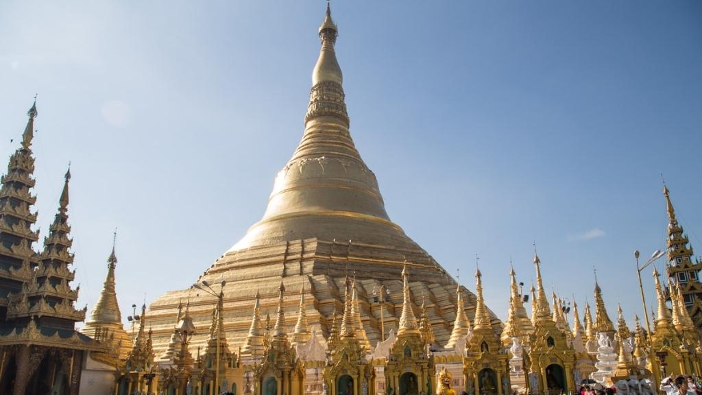 Chùa Shwedagon dát vàng óng ánh