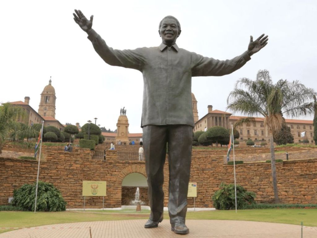 Bức tượng đồng tổng thống Nelson Mandela