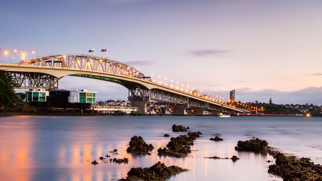 Tour du lịch New Zealand - khám phá Cầu cảng Auckland