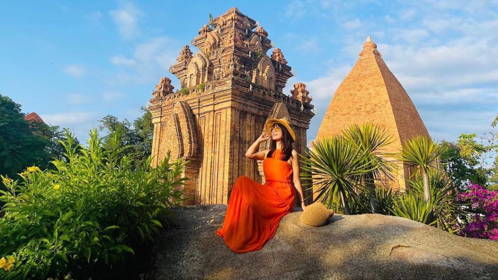Check in tại Tháp Bà Ponagar trong tour du lịch Nha Trang