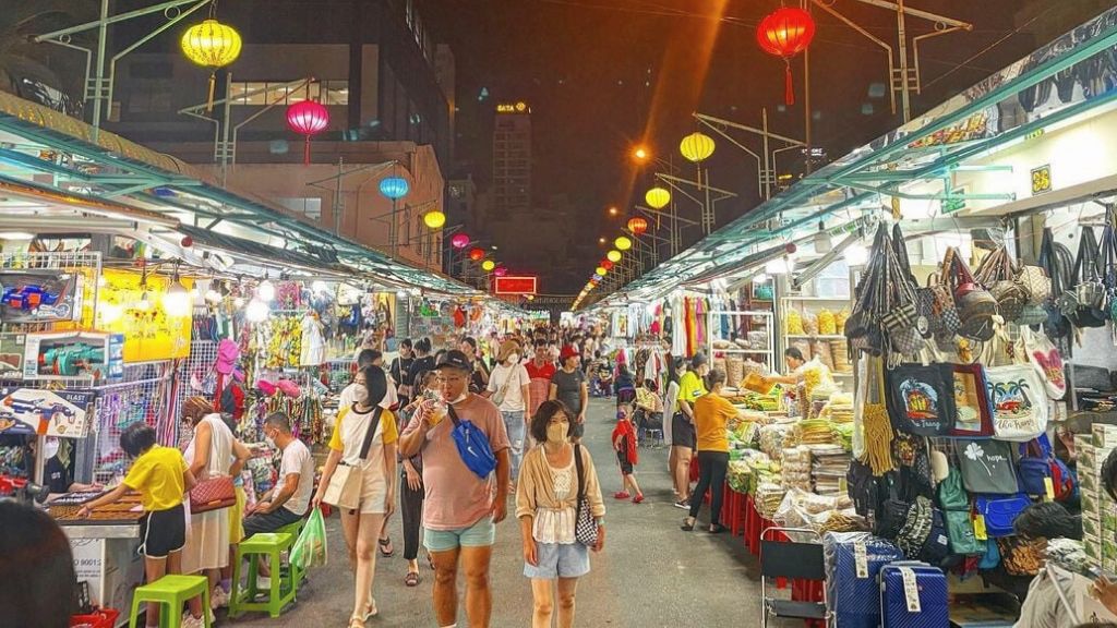 Khám phá chợ đêm Nha Trang với các mặt hàng đa dạng
