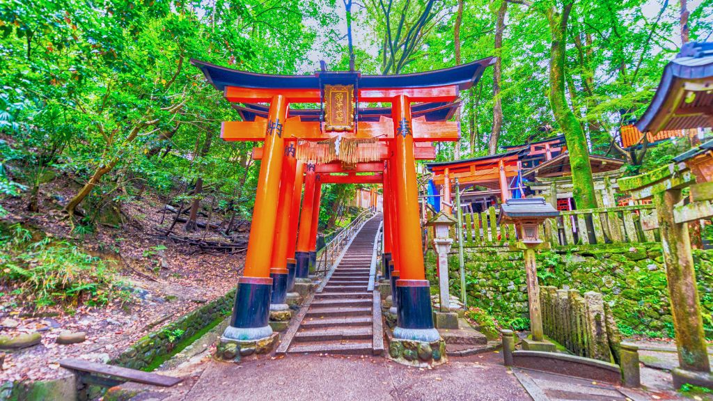 Đền Fushimi Inari Taisha nổi tiếng
