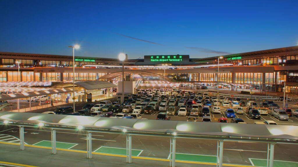 Đoàn hạ cánh tại sân bay Narita