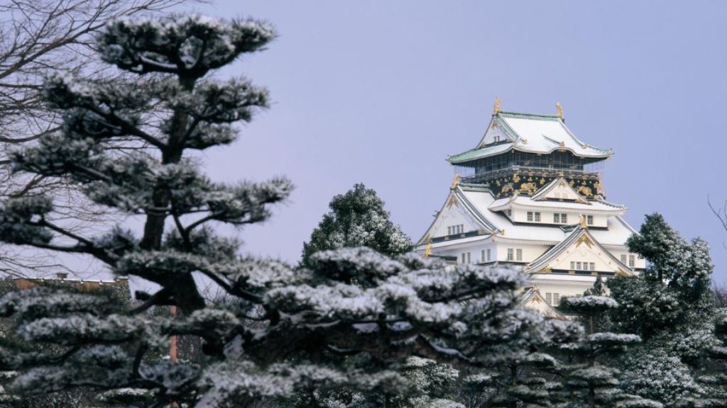 Lâu đài Osaka mùa tuyết rơi