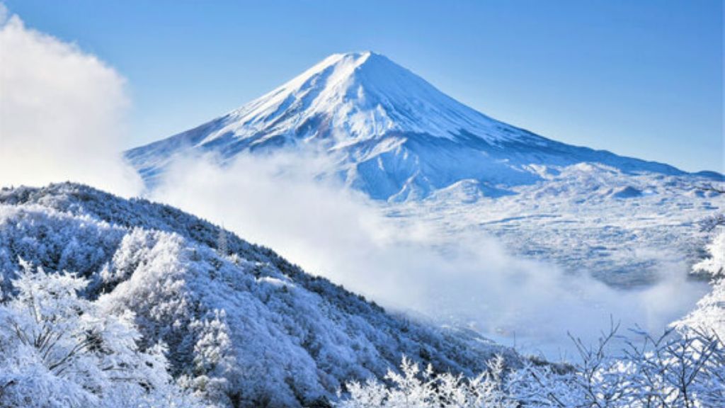 Núi Phú Sĩ trở nên hùng vĩ hơn vào mùa đông