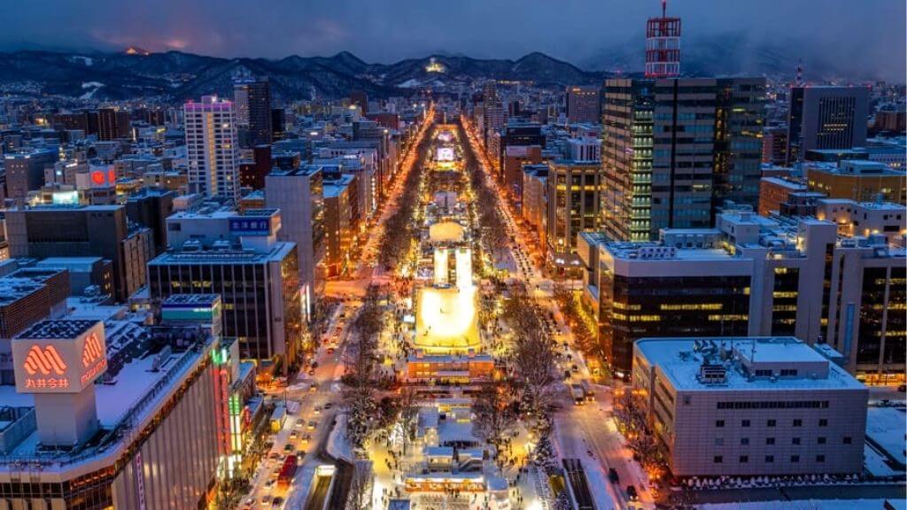 Thành phố Sapporo rực rỡ ánh đèn về đêm