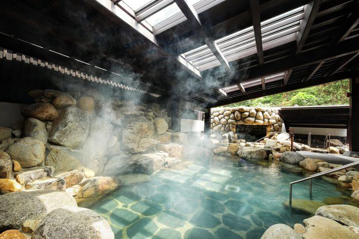 Trải nghiệm tắm khoáng nóng Onsen thư giãn