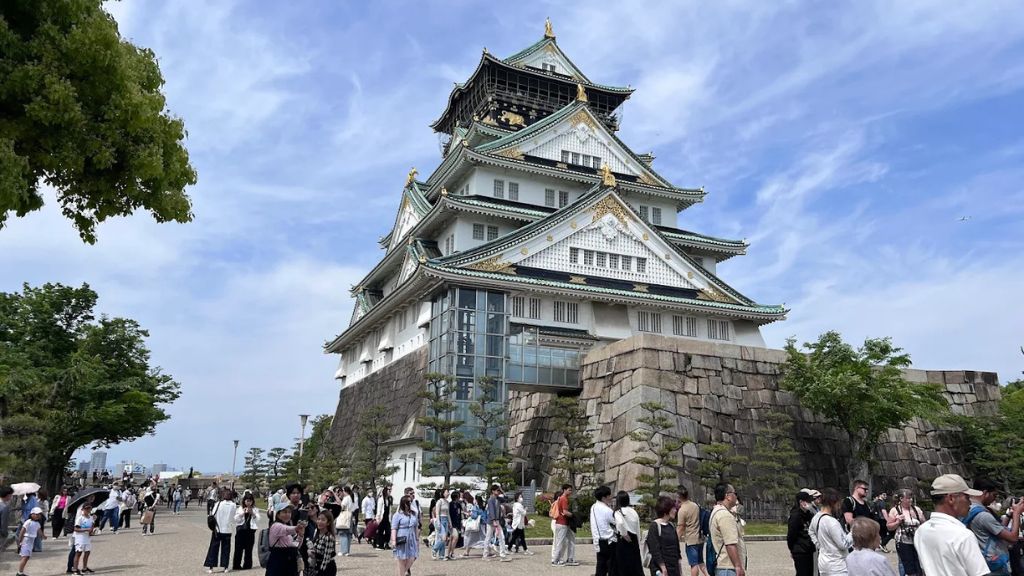 Tham quan chụp ảnh tại lâu đài Osaka