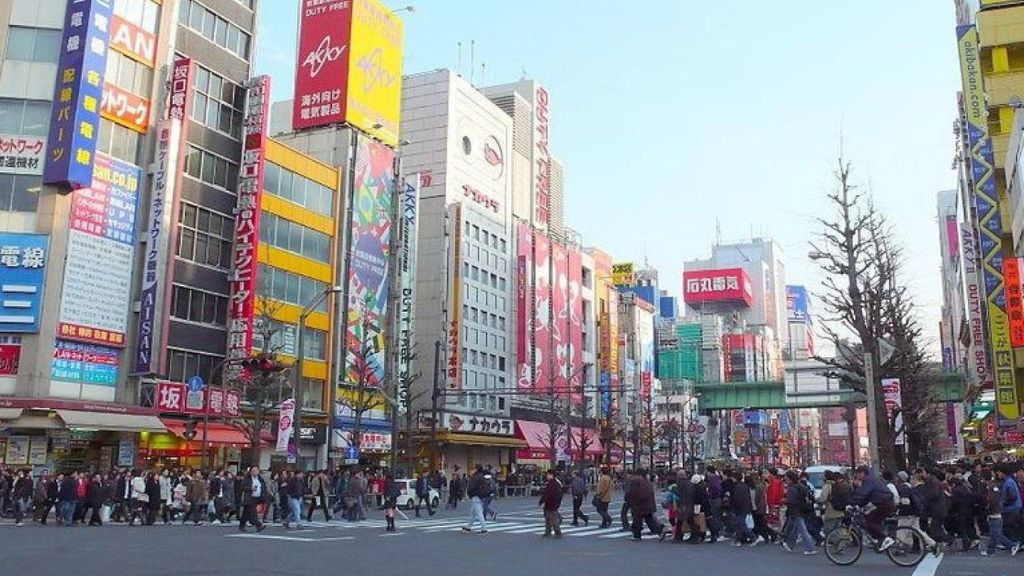 Tự do tham quan và mua sắm tại phố điện tử Akihabara