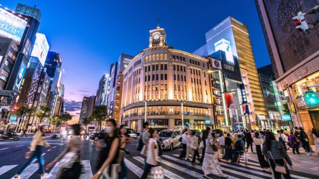 Nhịp sống hiện đại và sầm uất tại Ginza