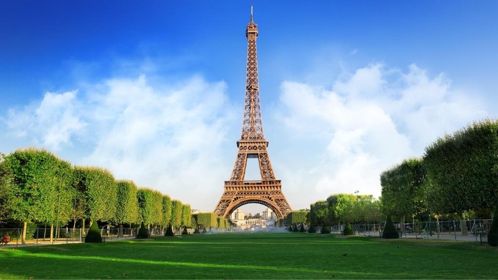 Tháp Eiffel - Biểu tượng kiêu hãnh của nước Pháp