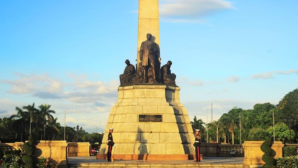 Tham quan Đài tưởng niệm Rizal